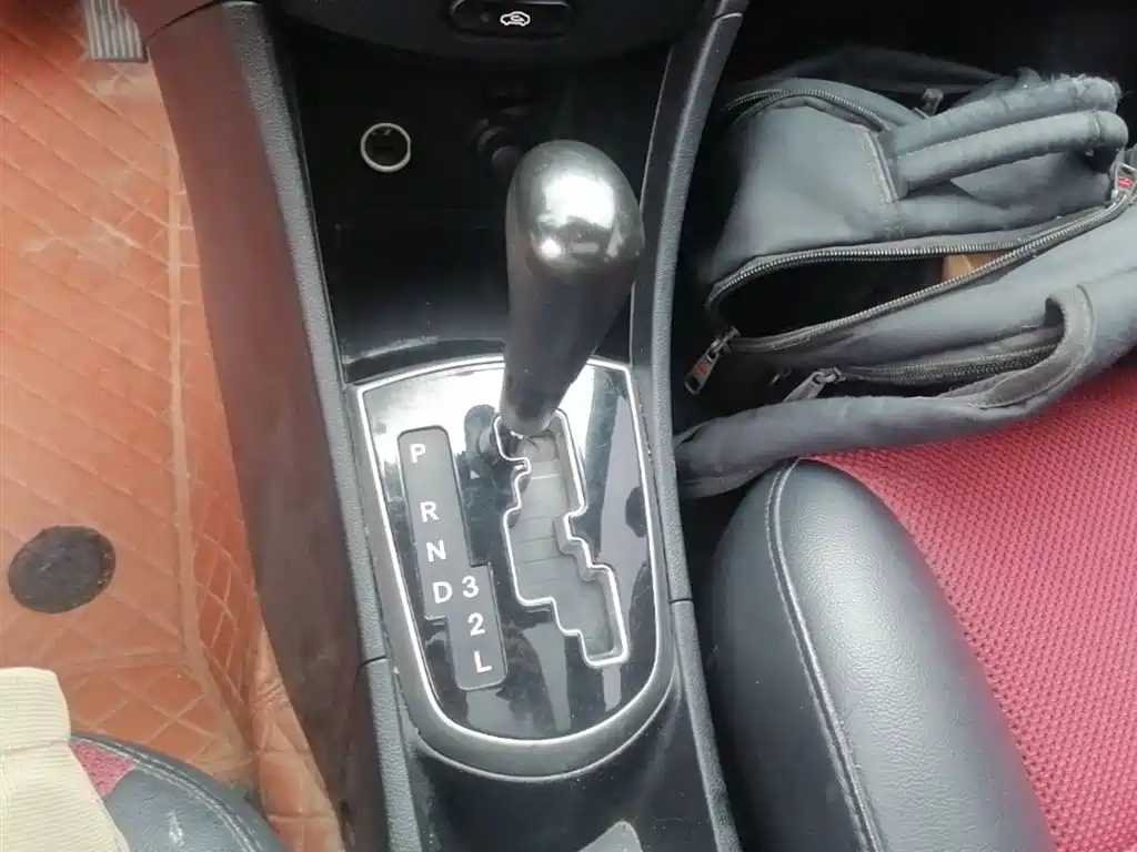 Hyundai Reina 2014 Model 1.4L Automatic GLX фото 14