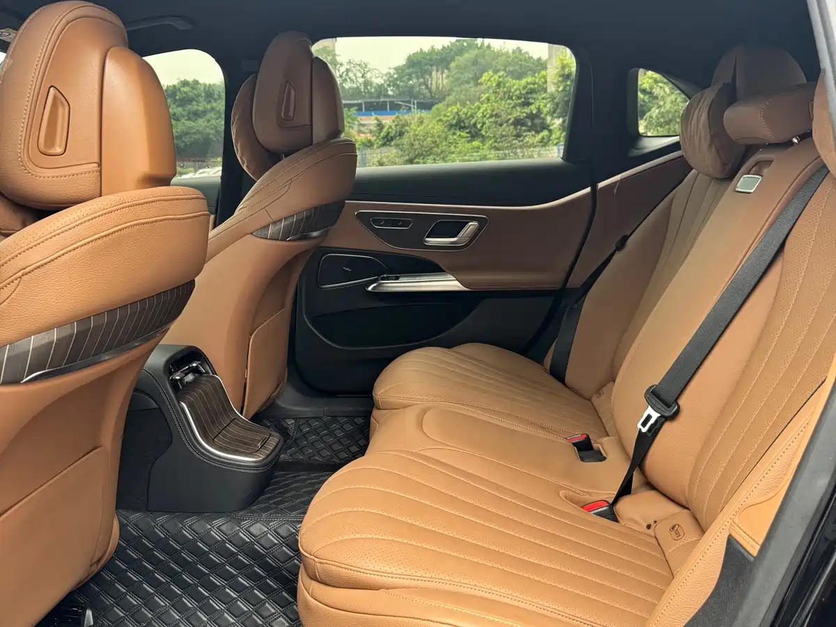 Mercedes-Benz E-Class 2024 E 300 L Fashion фото 5