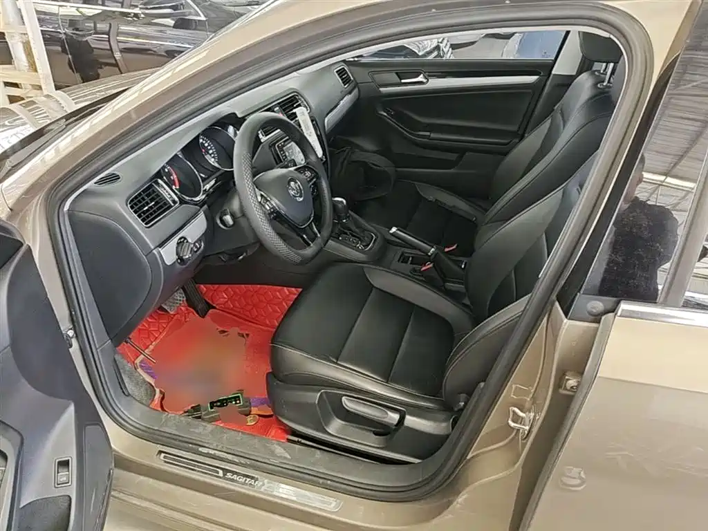 Volkswagen Sagitar 2018 1.6L Automatic Comfort фото 15