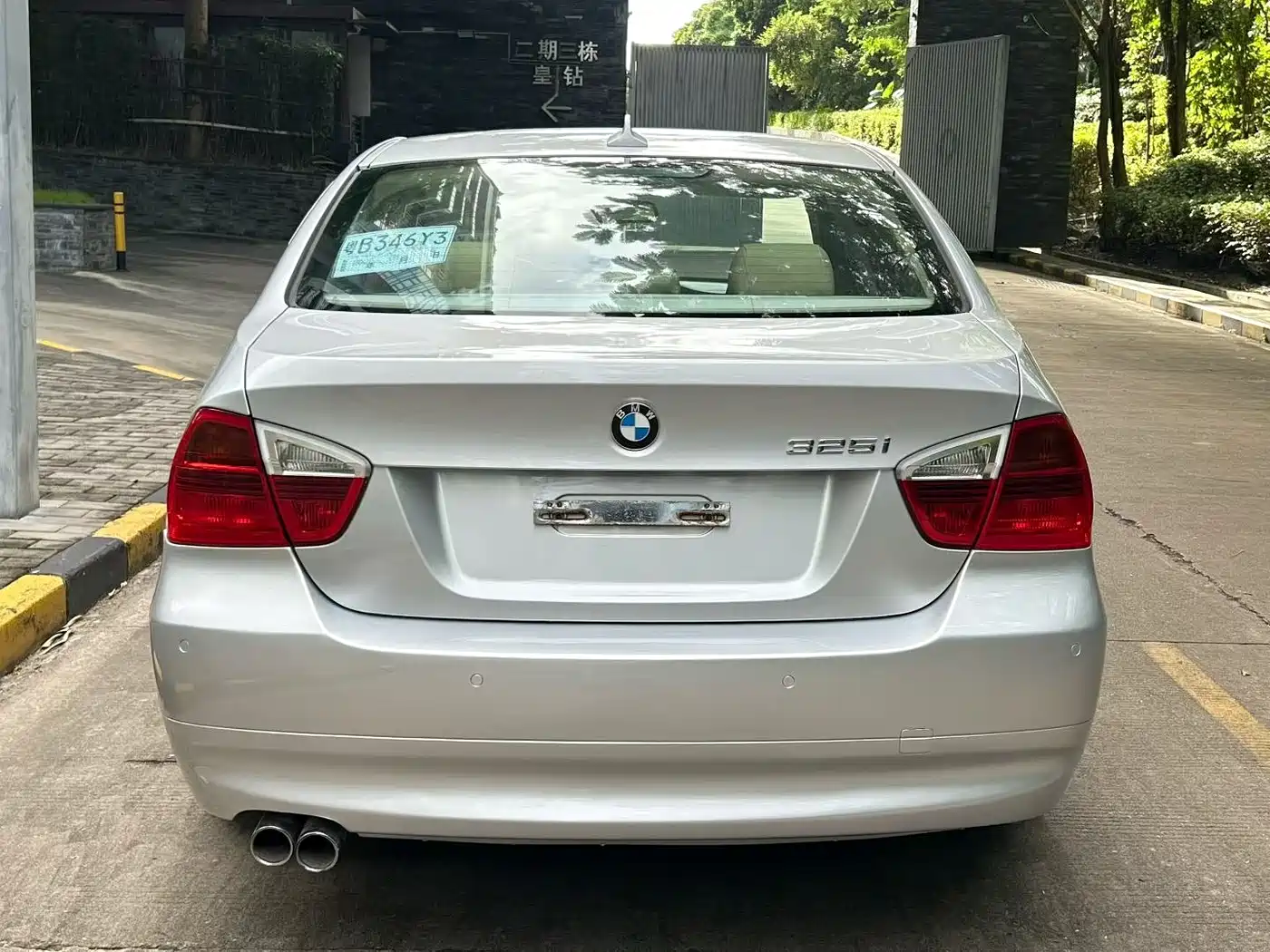 BMW 3 Series 2006 2005 325i Leading