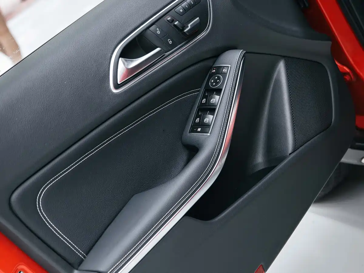 Mercedes-Benz GLA 2015 GLA 220 4MATIC Fashion Edition фото 15