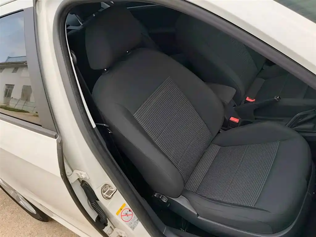 Volkswagen Lavida 2015 1.6L Automatic Trend Edition фото 25