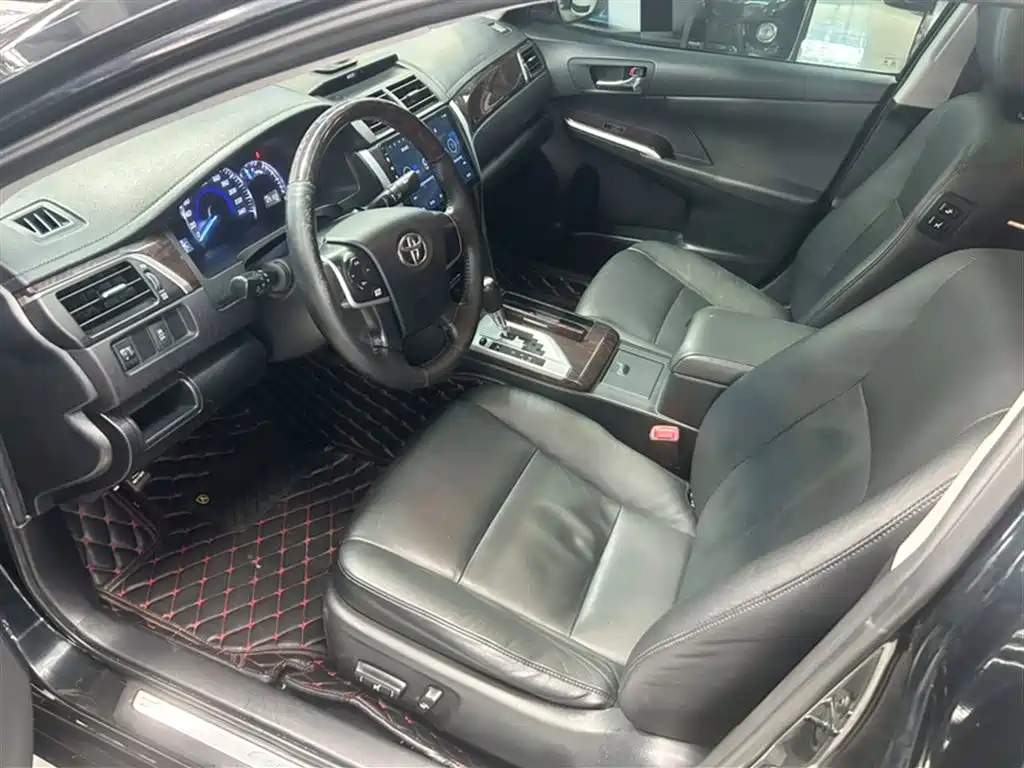 Toyota Camry 2015 2.0G Leading Edition фото 8