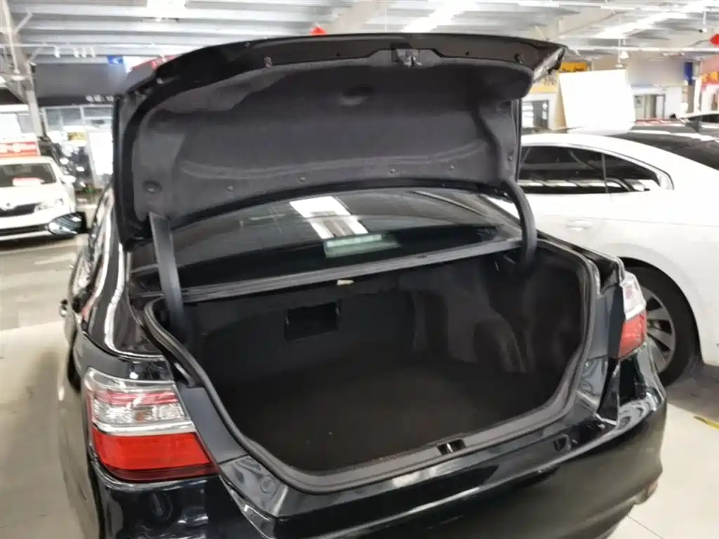 Toyota Camry 2015 2.0G Leading Edition фото 10