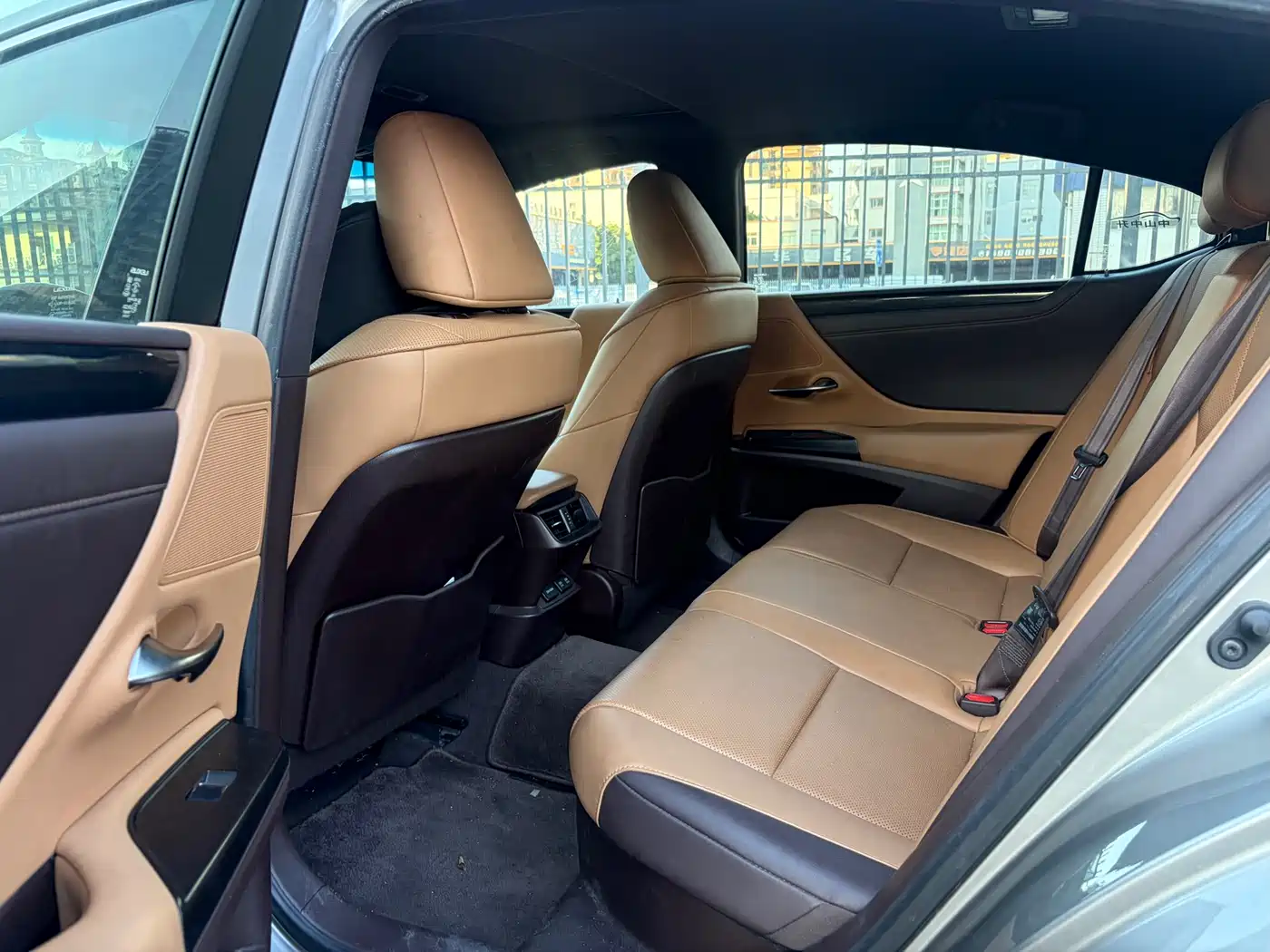 Фото 5 - Lexus ES