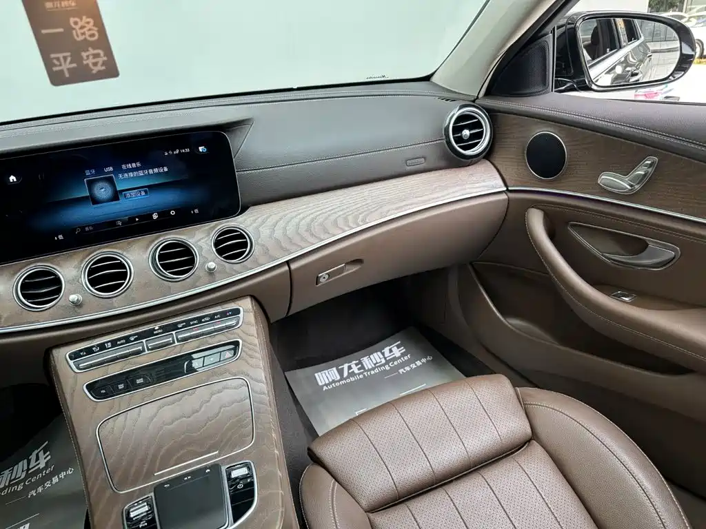 Фото 11 - Mercedes-Benz E-Class