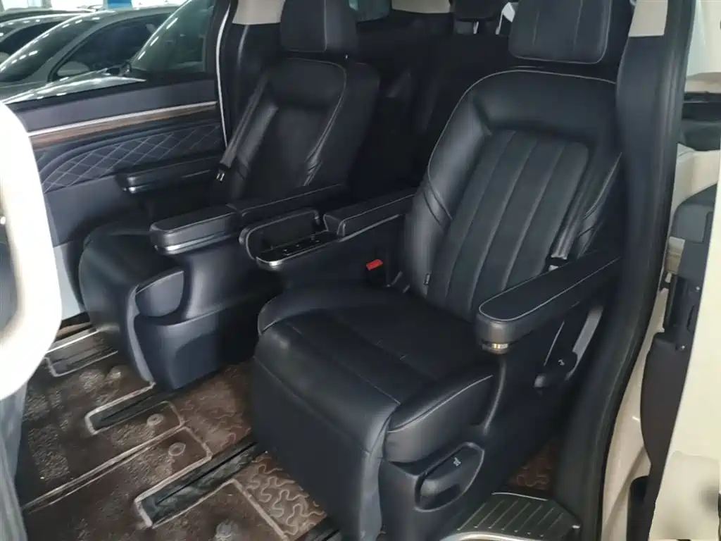 GAC Trumpchi Trumpchi M8 2018 320T Premium Edition фото 17
