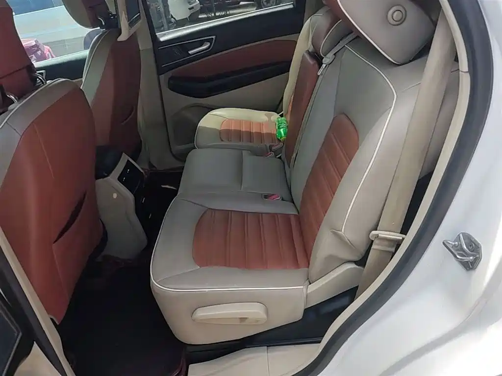 Фото 17 - Ford Edge