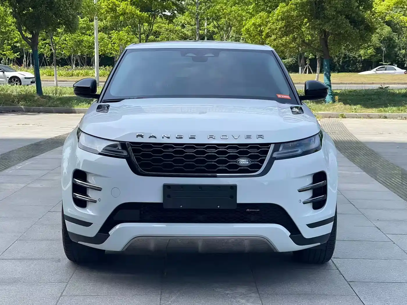 Land Rover Range Rover Evoque 2023 Range Rover Evoque L 249PS Luxury Edition фото 2