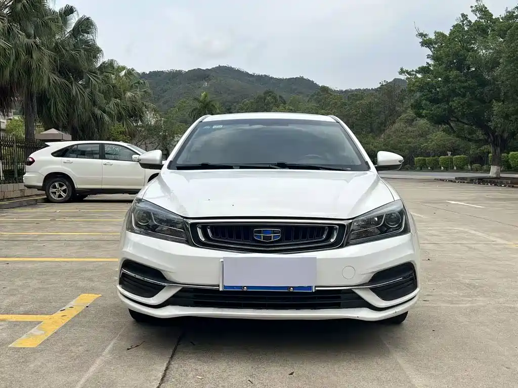 Фото 2 - Geely Emgrand