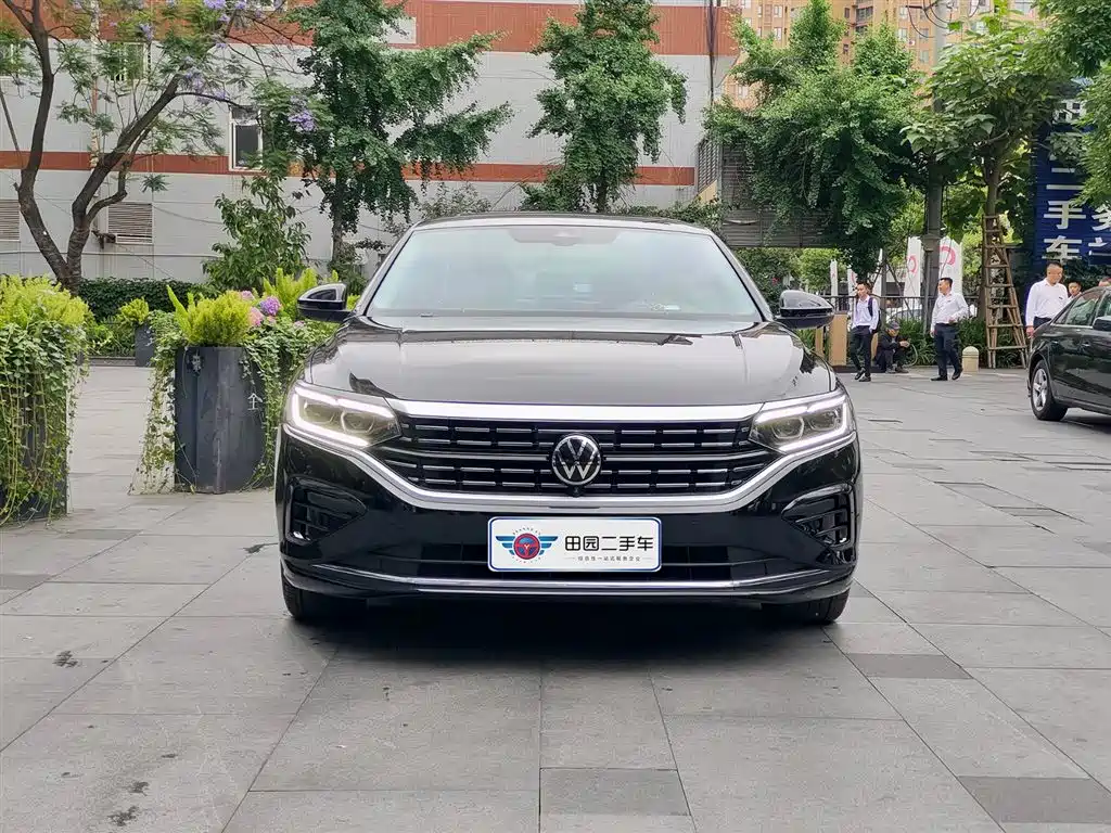 Volkswagen Passat 2024 380TSI Luxury фото 2