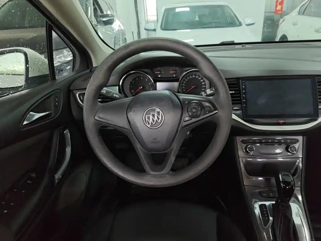 Фото 11 - Buick Verano
