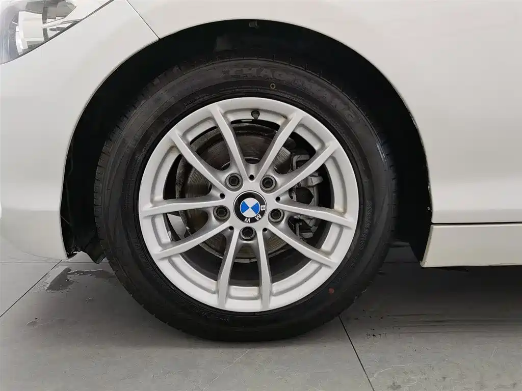 BMW 1 Series (Import) 2018 118i Leading фото 17