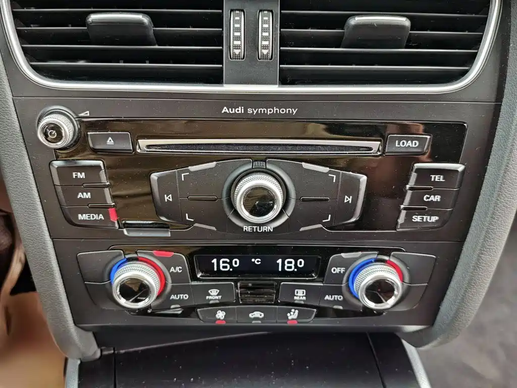 Фото 13 - Audi A4L