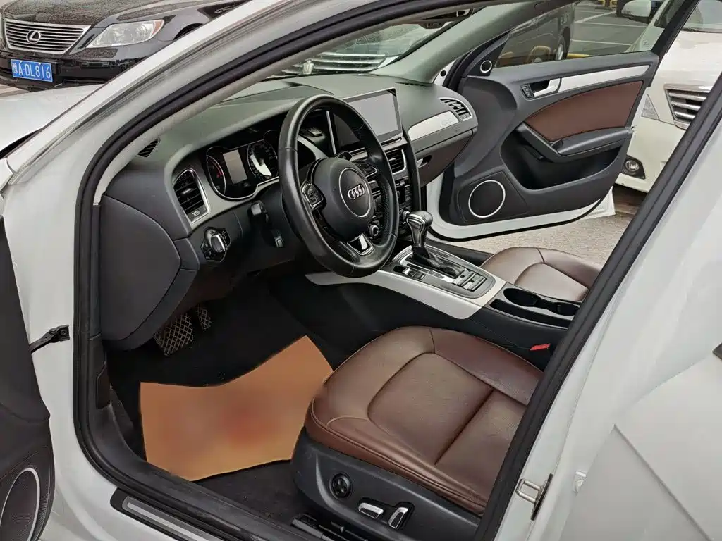 Фото 15 - Audi A4L
