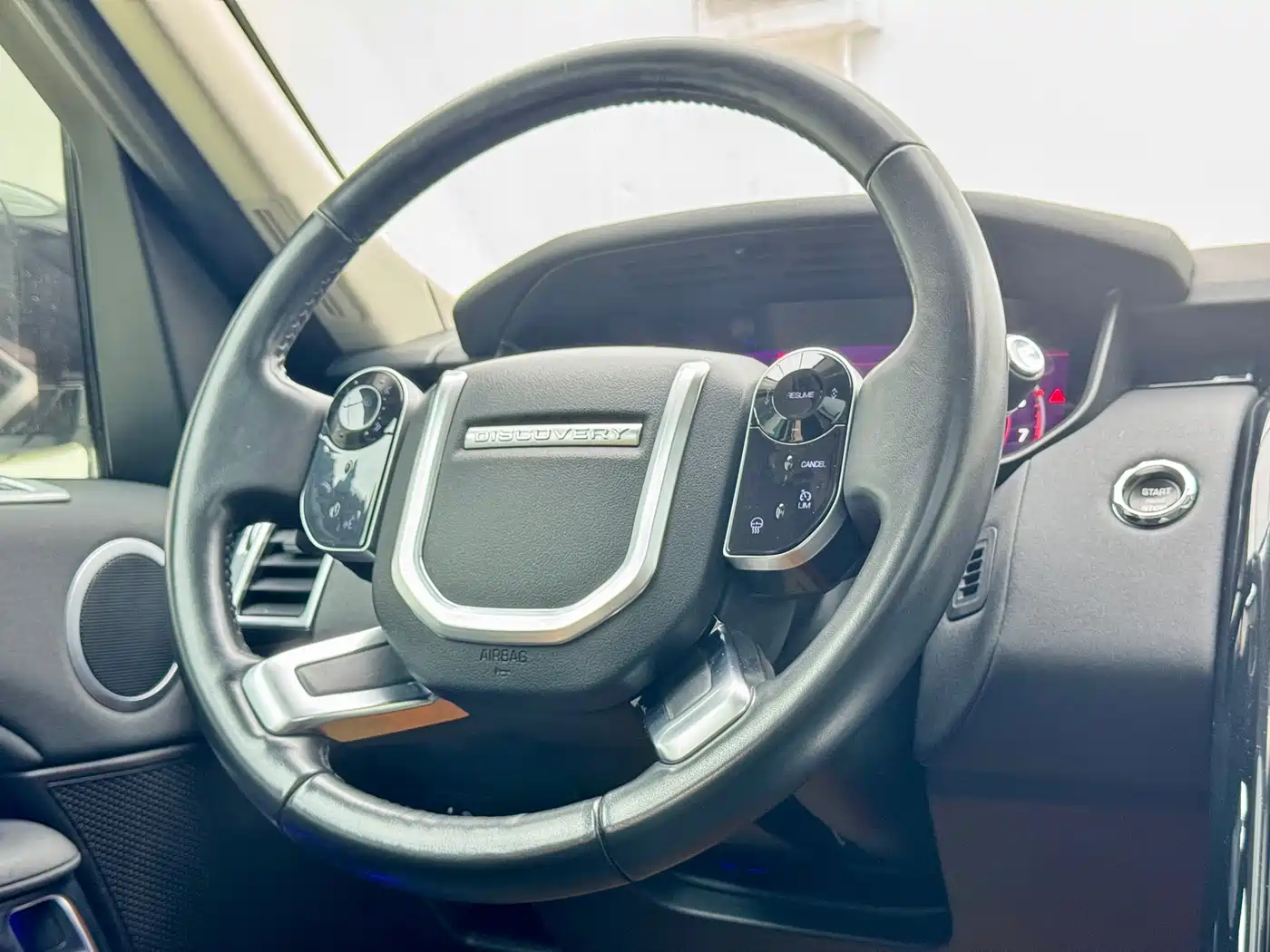 Land Rover Discovery 2018 3.0 SC V6 SE фото 13