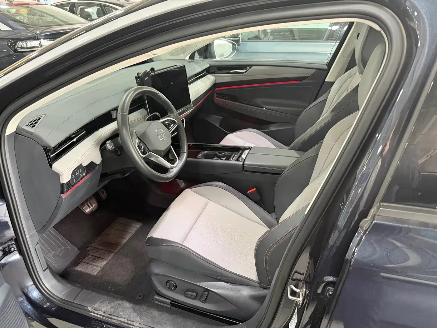 VOLKSWAGEN ID.7 VIZZION