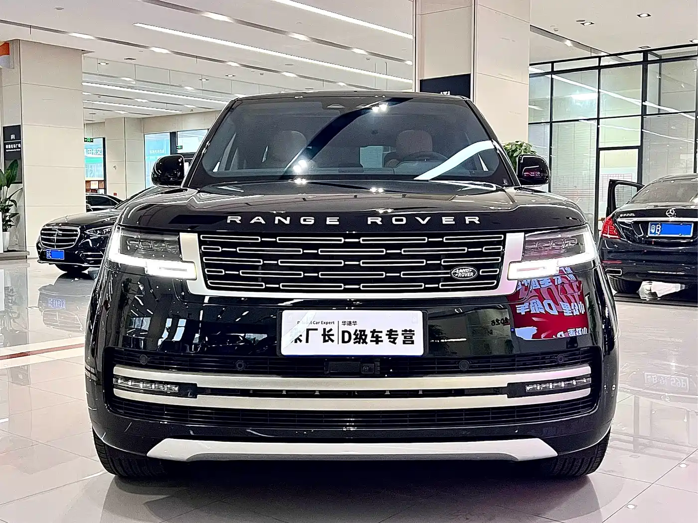 Land Rover Range Rover 2025 3.0 L6 400PS Flourishing Era Extended Wheelbase фото 2