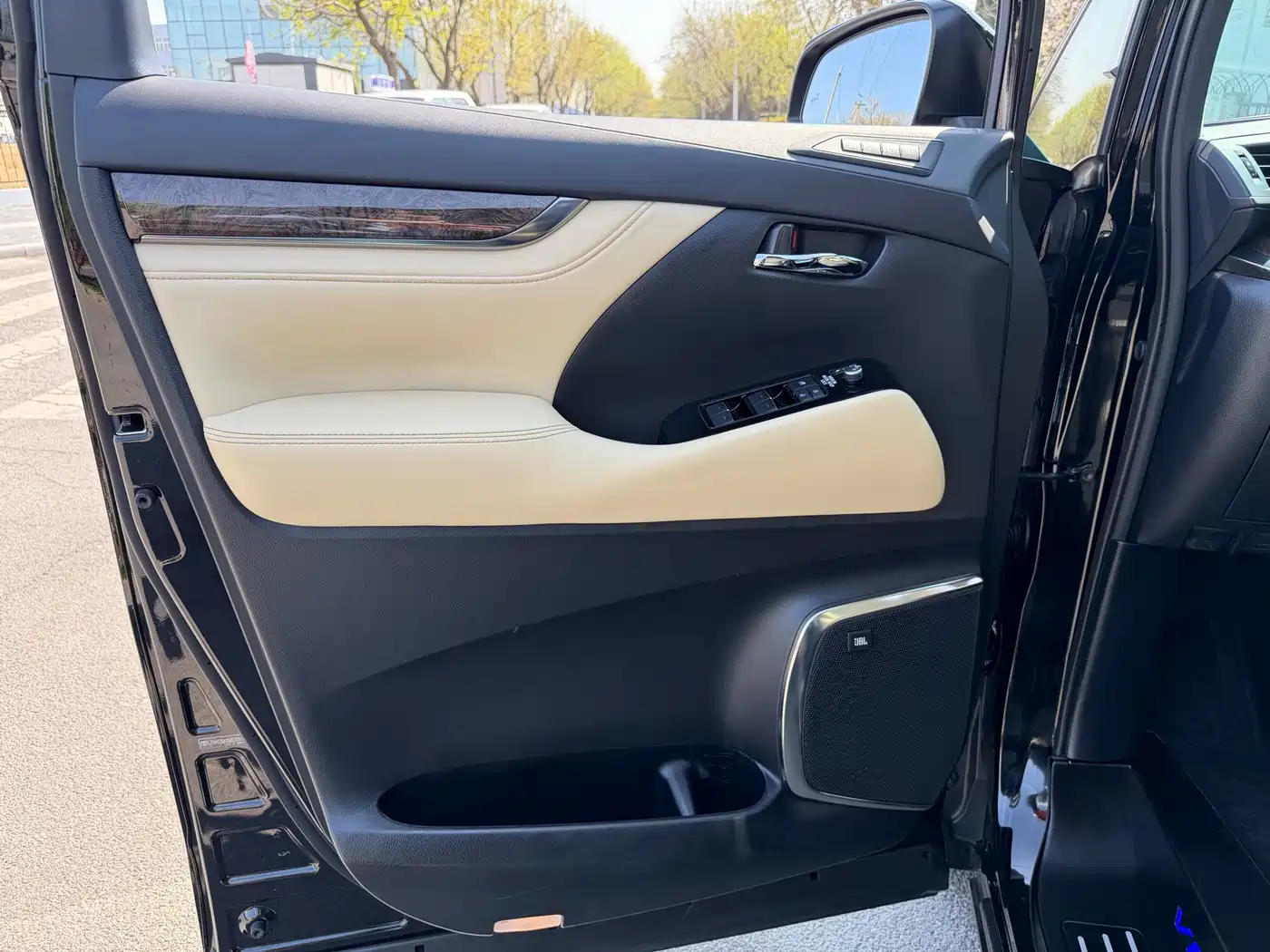 Toyota Vellfire 2021 Crown Hybrid 2.5L HV Premium Edition фото 8