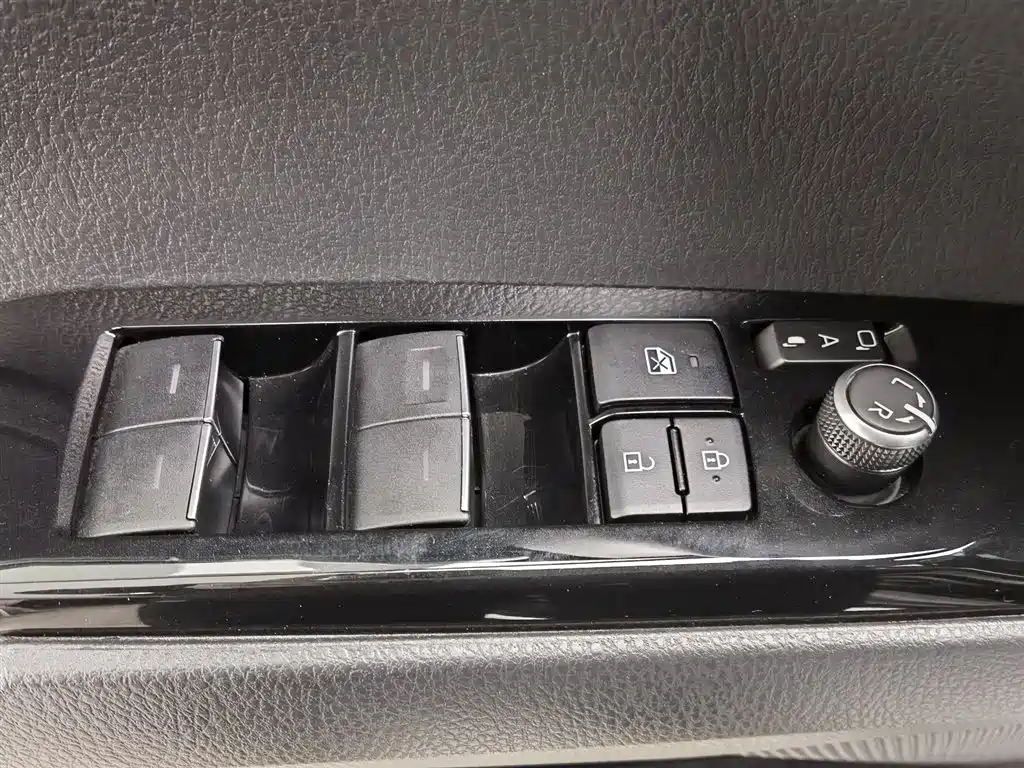 Toyota Camry 2023 Hybrid 2.5HG Luxury Edition фото 9