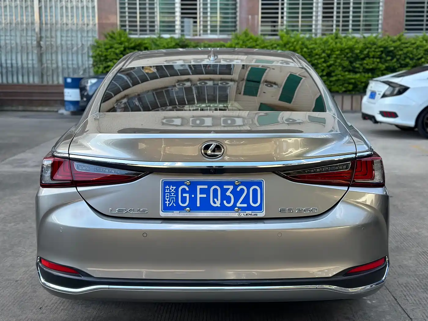 Lexus ES 2023 200 Excellence Edition фото 4
