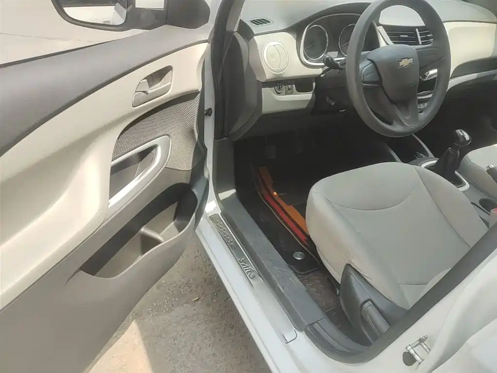 Chevrolet Sail 2015 Sail 3 1.3L Manual Ideal Edition фото 16