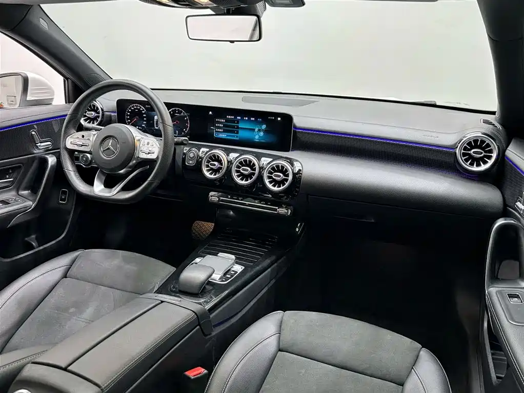 Mercedes-Benz A-Class 2019 A 200 L Sport Sedan фото 12