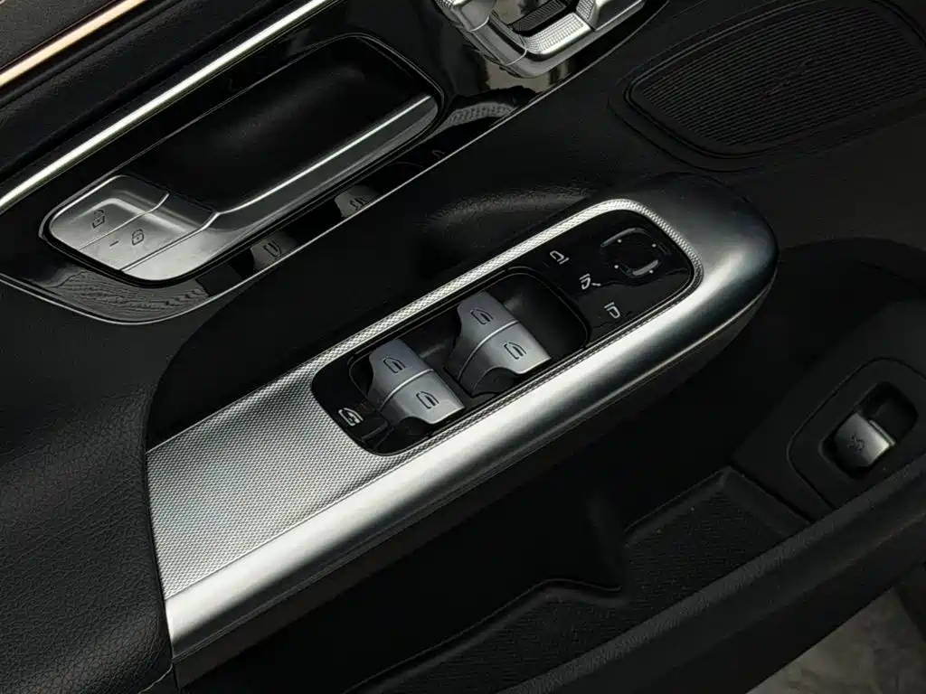 Фото 7 - Mercedes-Benz EQE