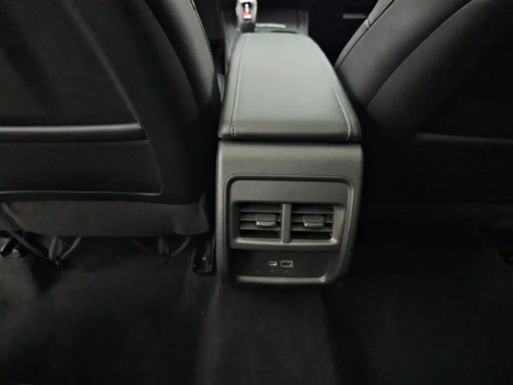 Cadillac XT4 2018 Model 28T 2WD Technology фото 13