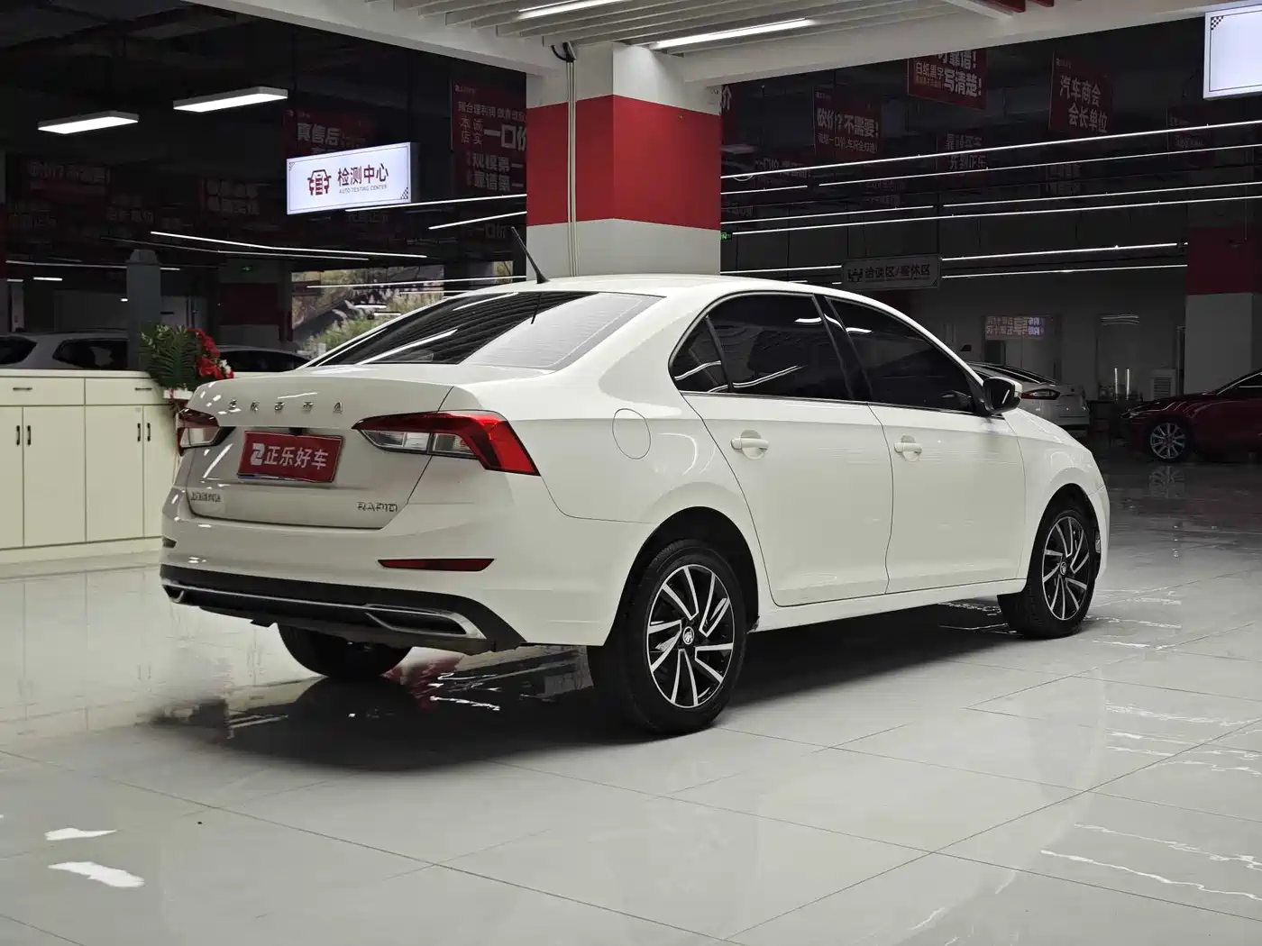 Škoda Rapid 2022 1.5L Automatic Comfort Edition фото 3