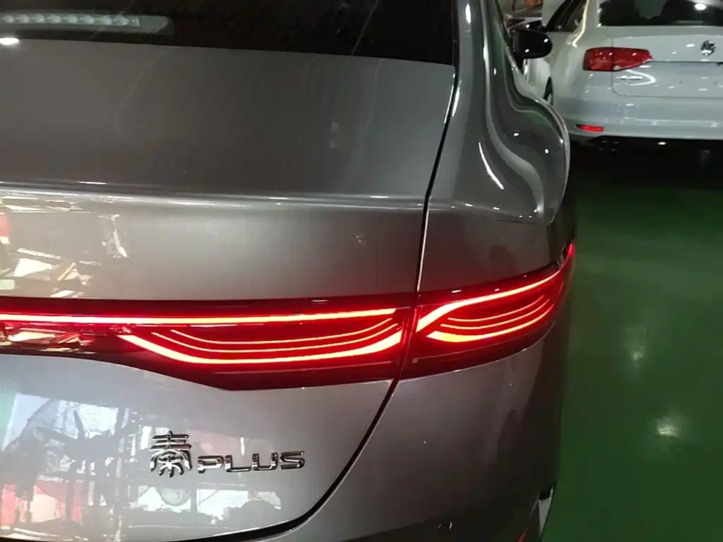 BYD Qin PLUS 2025 DM-i Smart Drive 55KM Leader фото 8