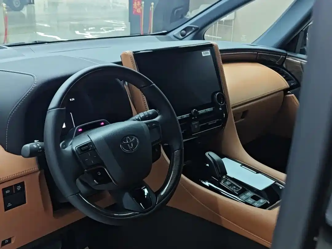 Toyota Alphard 2024 Hybrid 2.5L Ultimate Enjoyment Edition фото 13