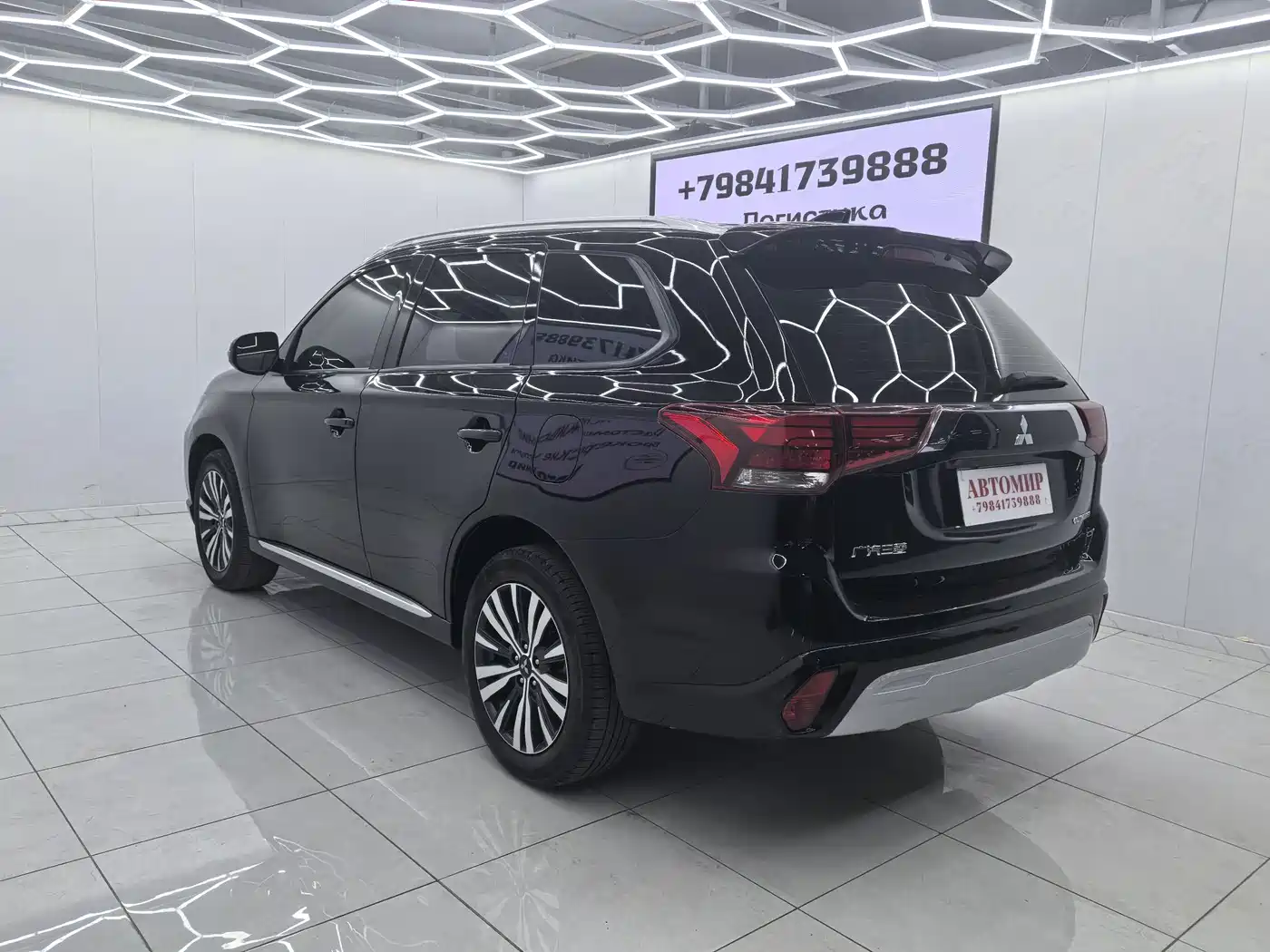 Mitsubishi Outlander 2021 Facelift 2.0L 2WD Premium Edition 5-Seater фото 8