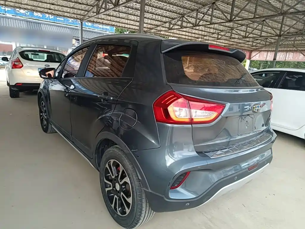 Фото 5 - Geely Vision X3