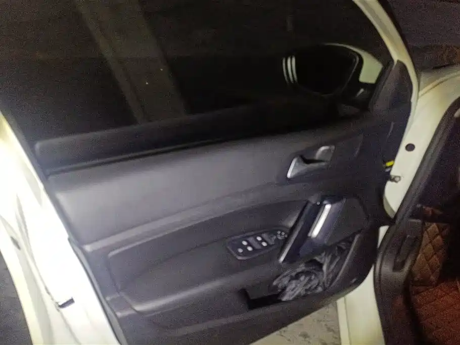 Peugeot 408 2014 1.6T Automatic Premium Edition фото 7