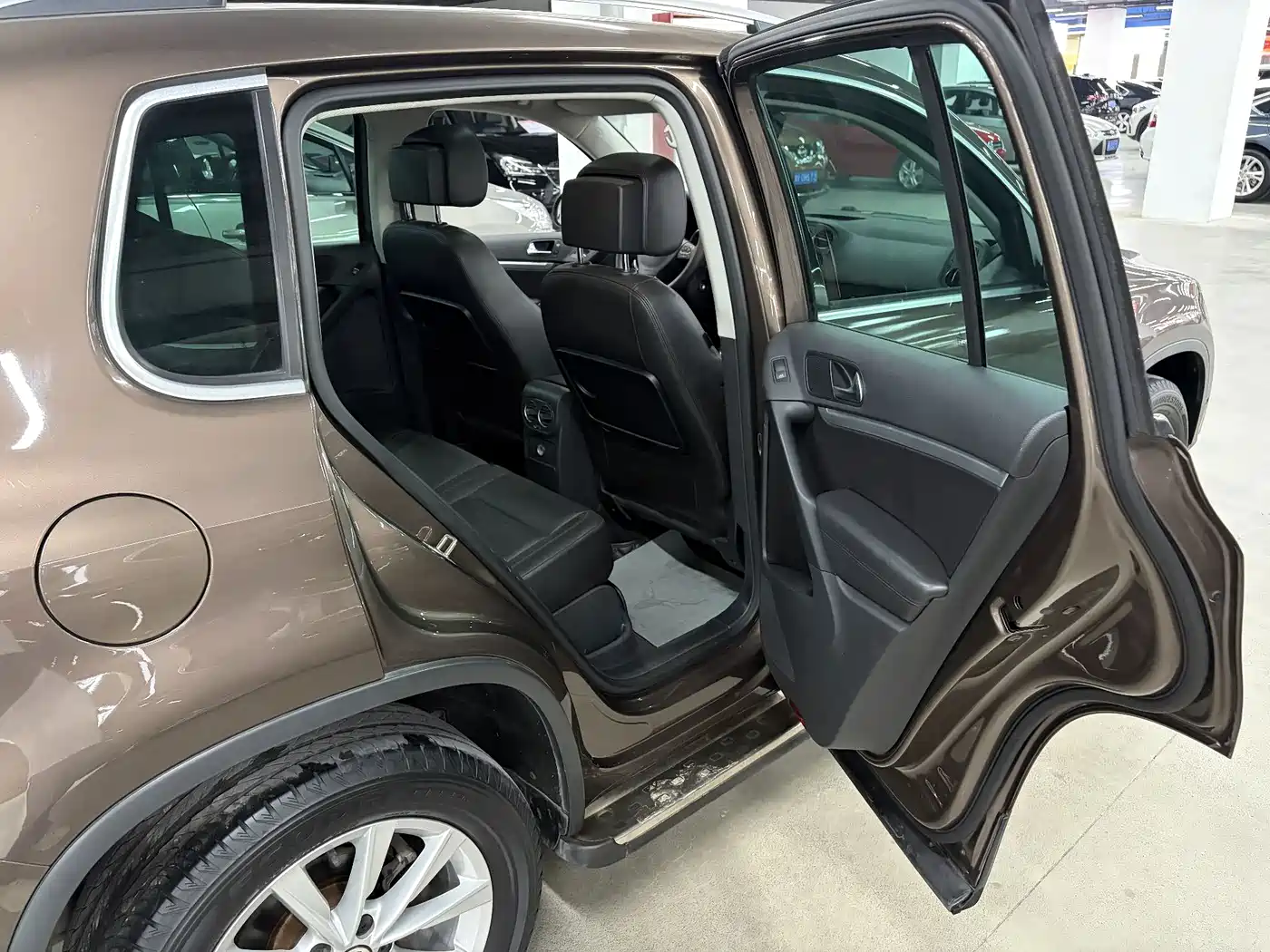Volkswagen Tiguan 2015 2.0TSI Comfort Edition фото 7