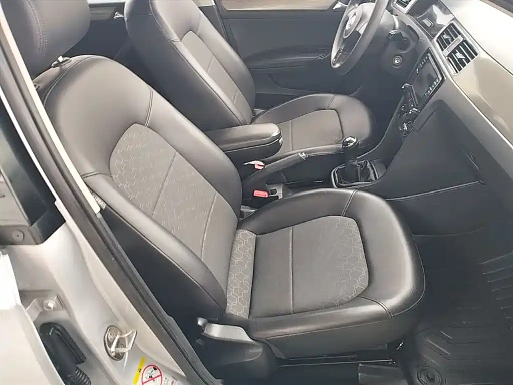 Volkswagen Santana 2015 1.4L Manual Comfort Edition фото 25
