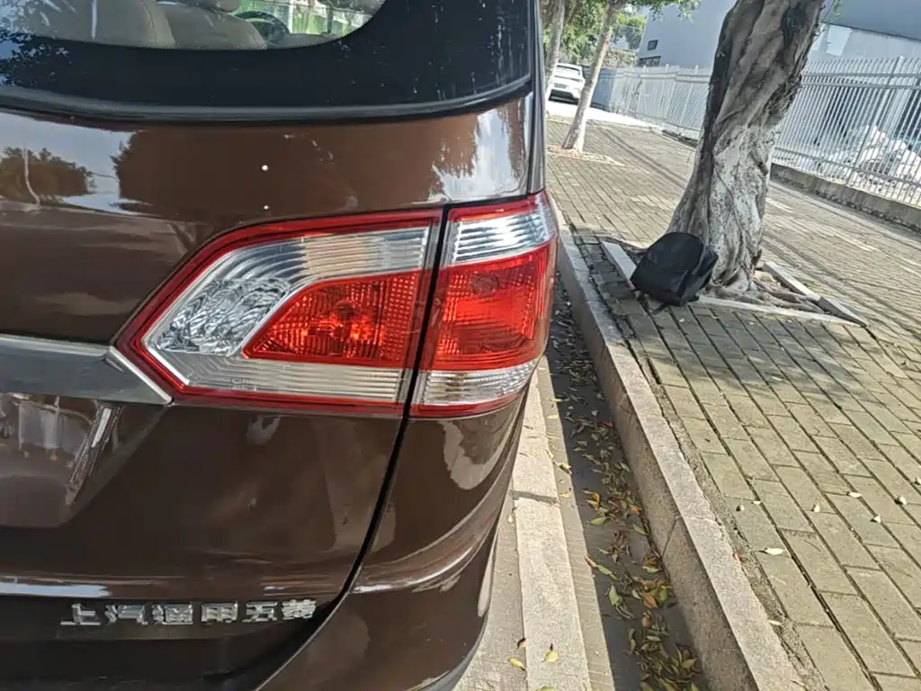 Baojun 730 2015 2014 1.5L Manual Luxury Navigation ESP Edition 7-Seater