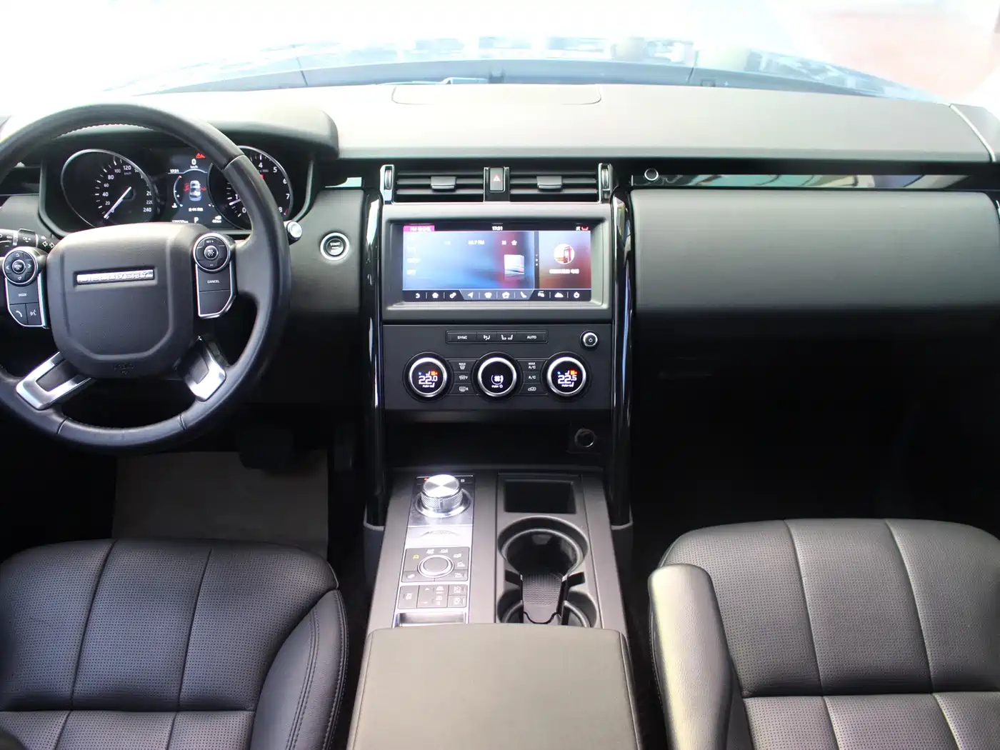 Land Rover Discovery 2018 3.0 SC V6 SE фото 9