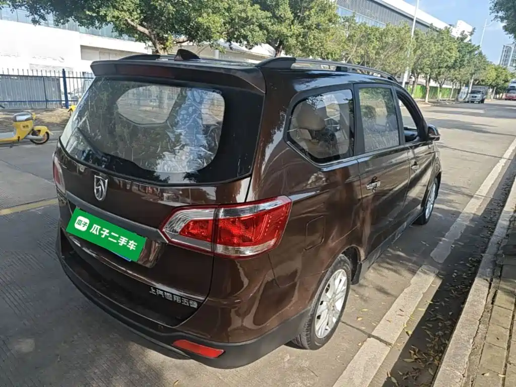 Baojun 730 2015 2014 1.5L Manual Luxury Navigation ESP Edition 7-Seater