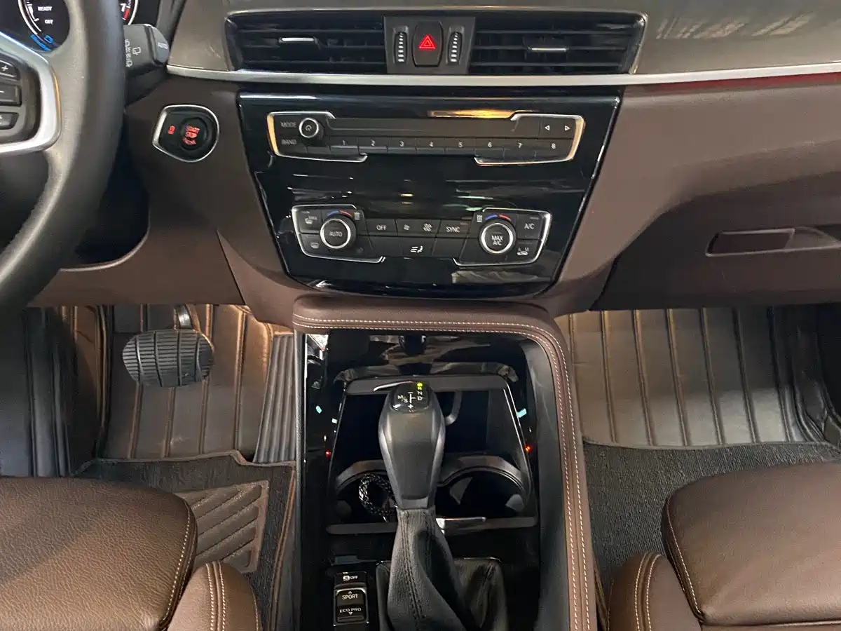 BMW X1 2019 xDrive20Li Premium Model фото 15