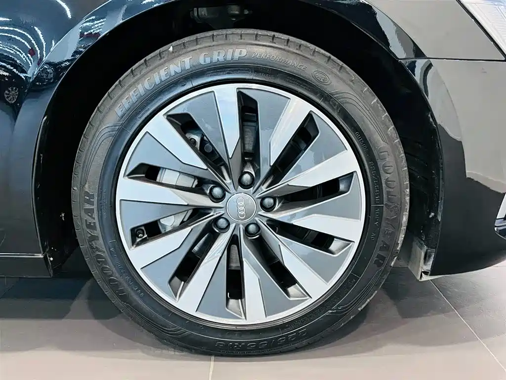 Фото 15 - Audi A6L