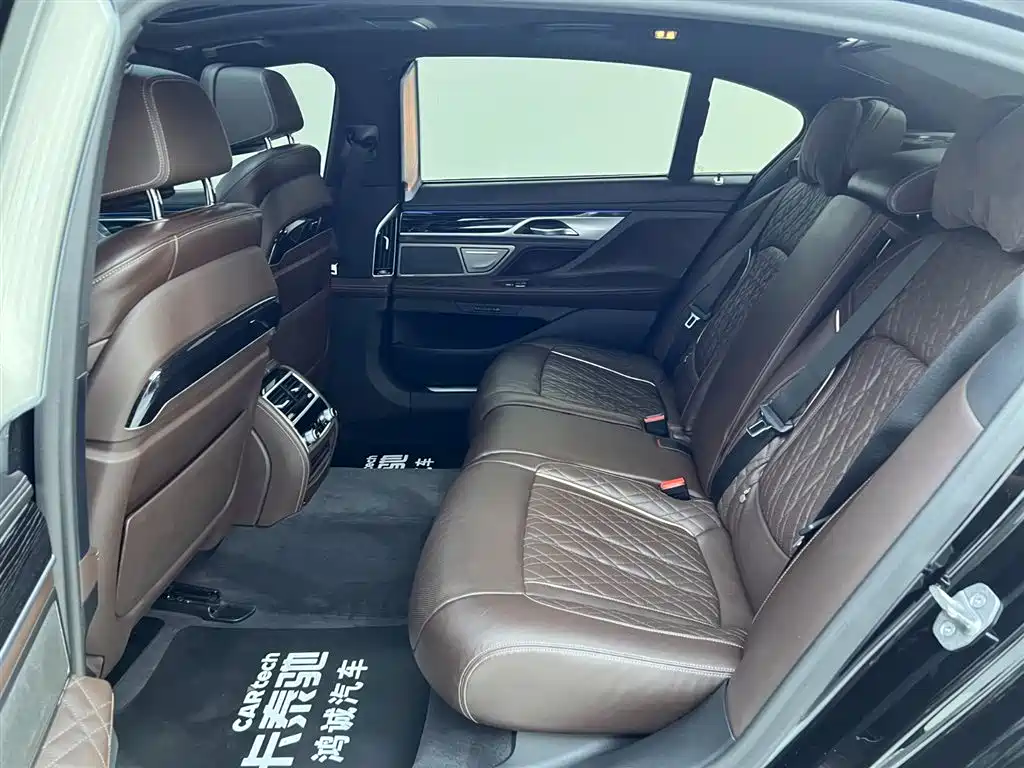 BMW 7 Series 2019 740Li Leading M Sport Package фото 17