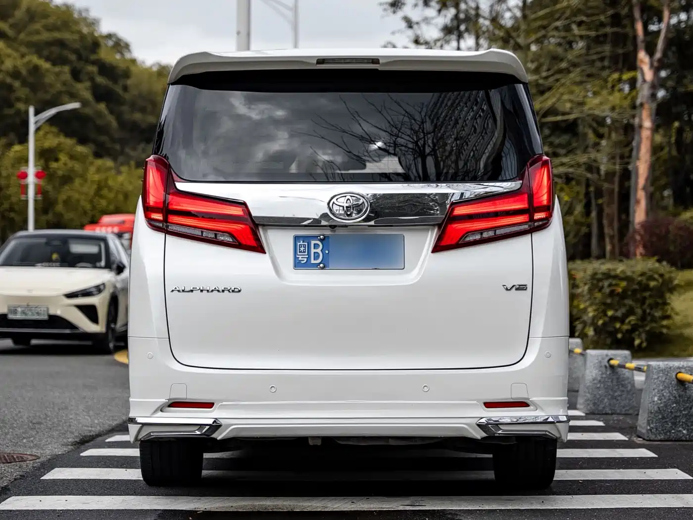 Toyota Alphard 2015 3.5L Luxury Edition фото 11