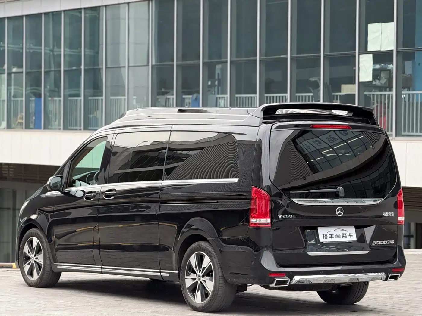 Mercedes-Benz V-Class 2022 V 260 L Long Wheelbase Luxury Edition фото 22