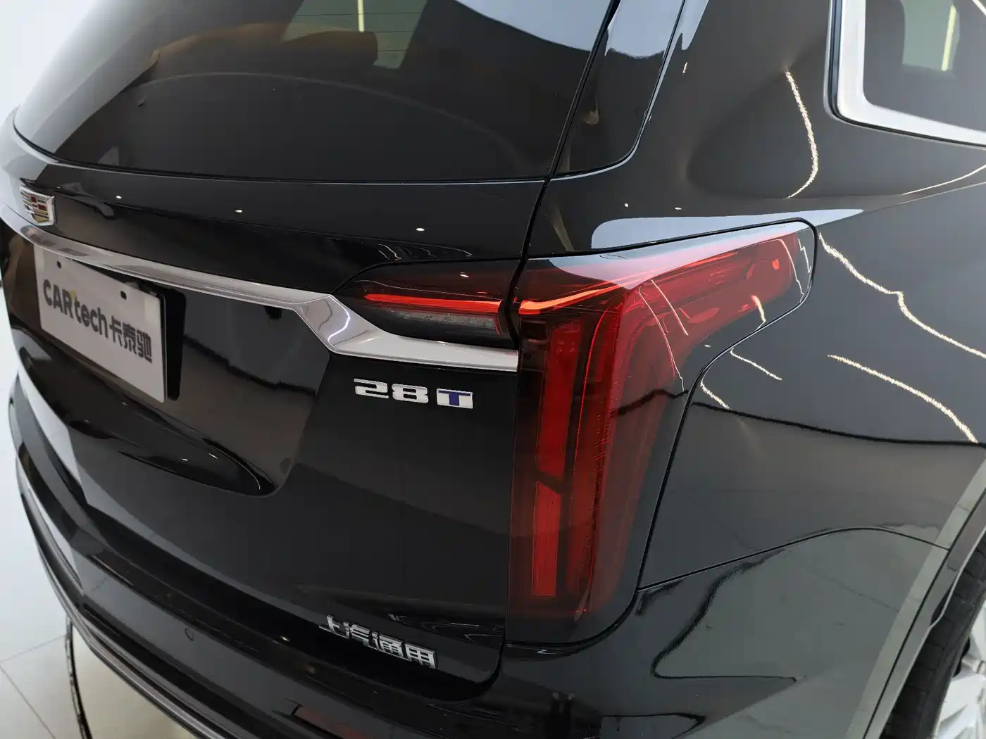 CADILLAC XT6