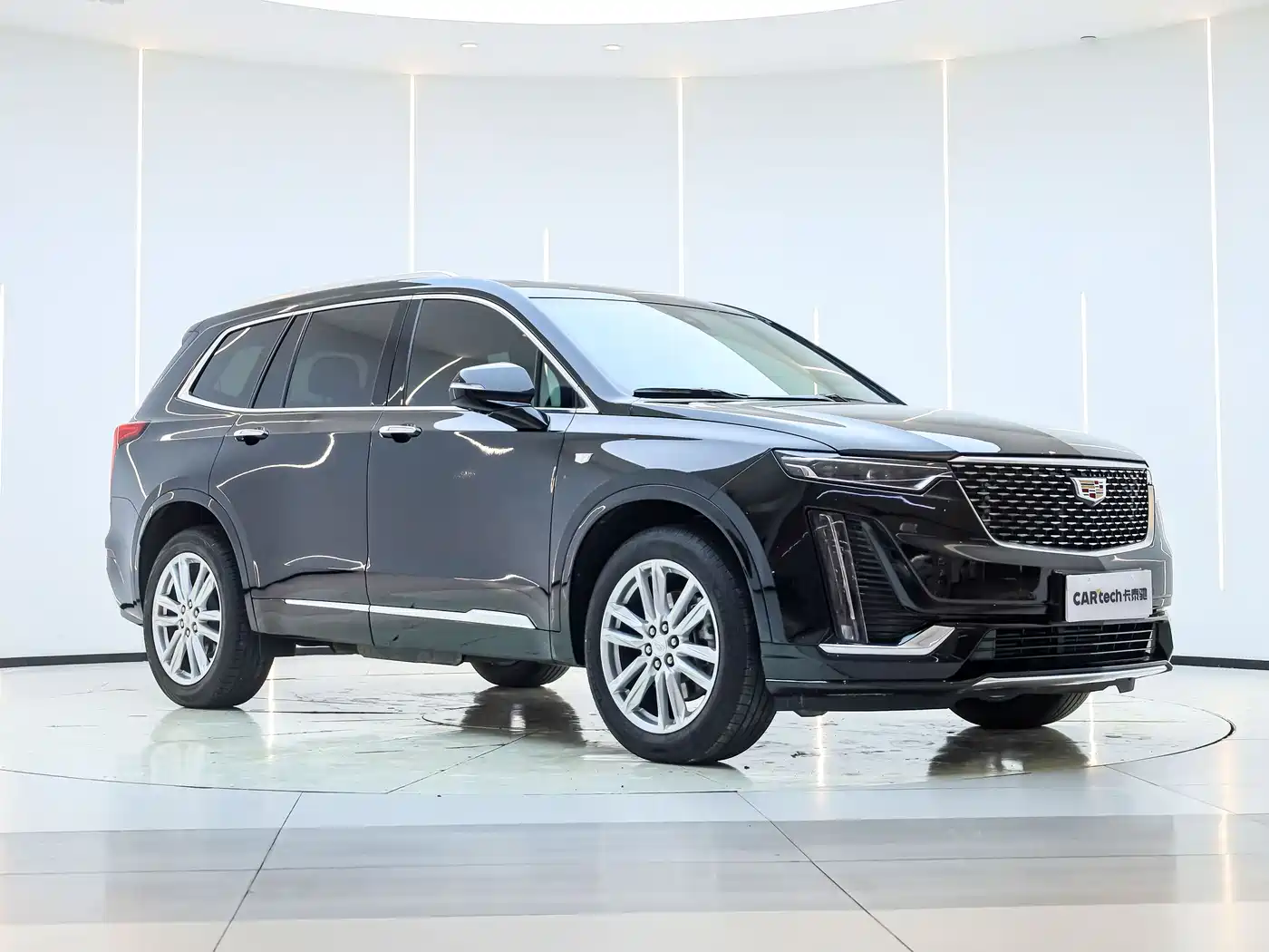 CADILLAC XT6