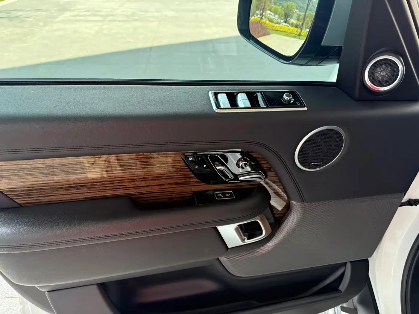 Land Rover Range Rover 2018 3.0 SC V6 Golden Age Edition фото 8