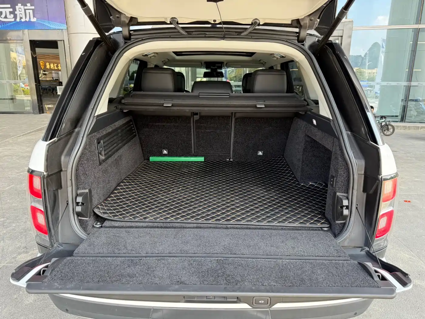 Land Rover Range Rover 2018 3.0 SC V6 Golden Age Edition фото 17