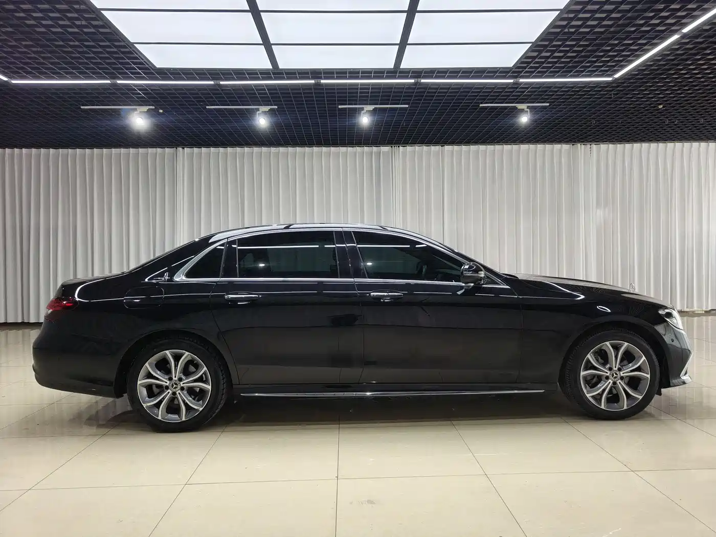 Mercedes-Benz E-Class 2021 E 300 L Fashion фото 4